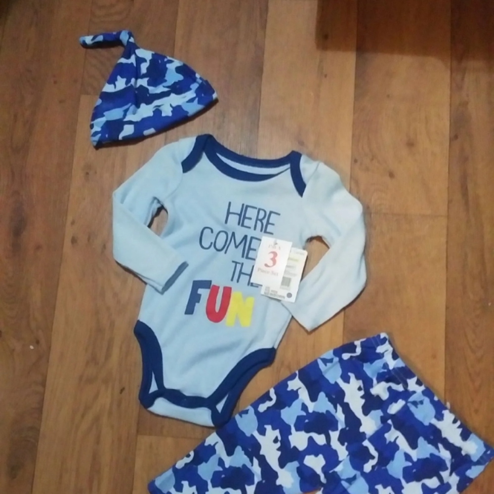 NWT "Swiggles" 3-pc blue camo=onsie, pants & hat